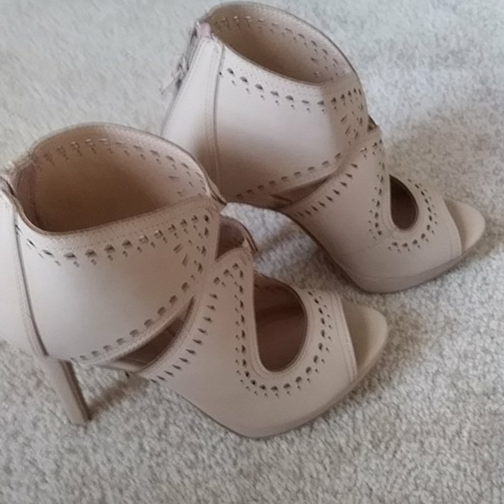 Shoe - Picture 6 of 8